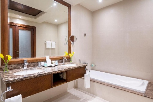 Concorde Hotel Doha image 2